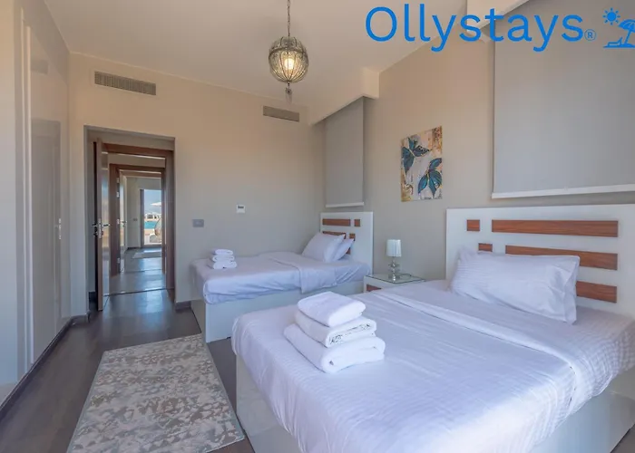 Ollystays Luxury 4br, Heated Pool Villa, Ancient Sands! Kite Surfing Haven *