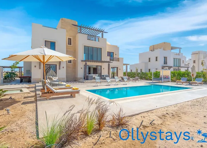 Villa Ollystays Luxury 4br, Heated Pool Villa, Ancient Sands! Kite Surfing Haven *