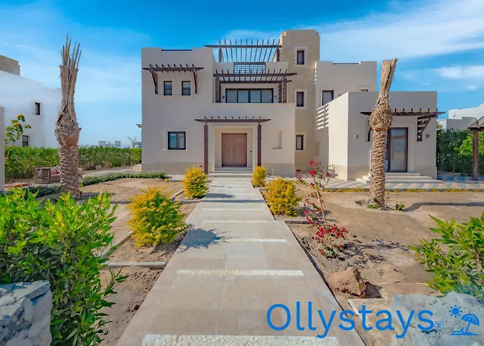 Villa Ollystays Luxury 4br, Heated Pool Villa, Ancient Sands! Kite Surfing Haven