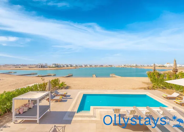 Villa Ollystays Luxury 4br, Heated Pool Villa, Ancient Sands! Kite Surfing Haven *
