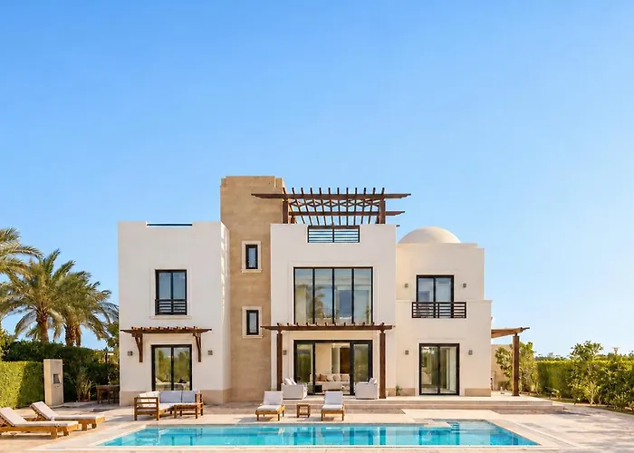 Ollystays Luxury 4br, Heated Pool Villa, Ancient Sands! Kite Surfing Haven Villa