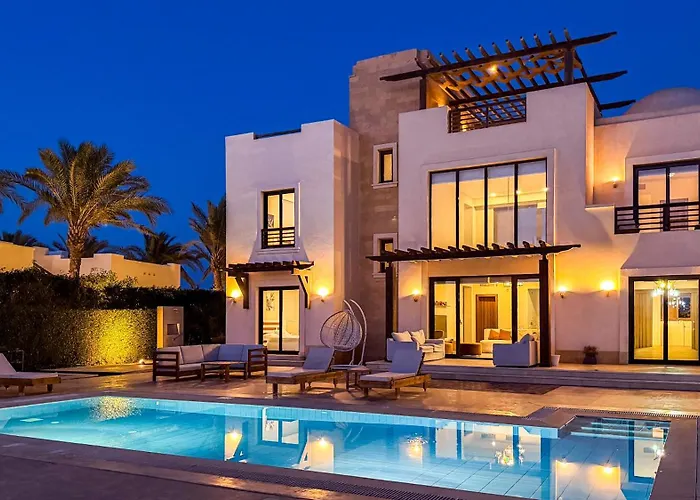 Ollystays Luxury 4br, Heated Pool Villa, Ancient Sands! Kite Surfing Haven *