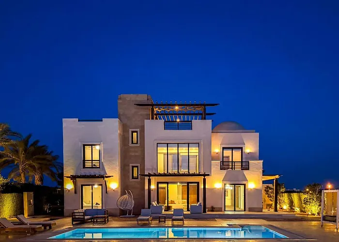 Ollystays Luxury 4br, Heated Pool Villa, Ancient Sands! Kite Surfing Haven Villa
