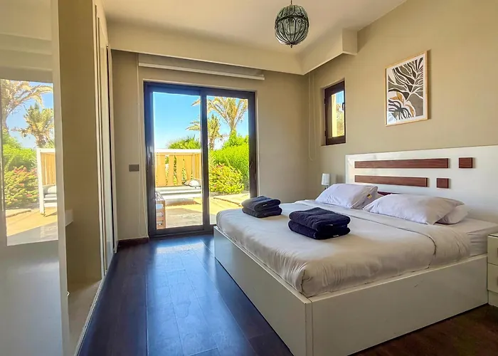 Ollystays Luxury 4br, Heated Pool Villa, Ancient Sands! Kite Surfing Haven