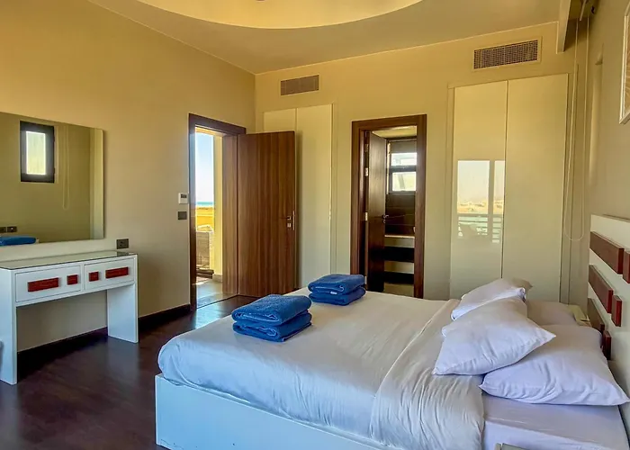 Ollystays Luxury 4br, Heated Pool Villa, Ancient Sands! Kite Surfing Haven * Hurghada